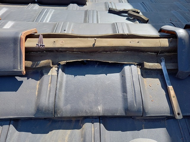 割れた瓦の差し替え